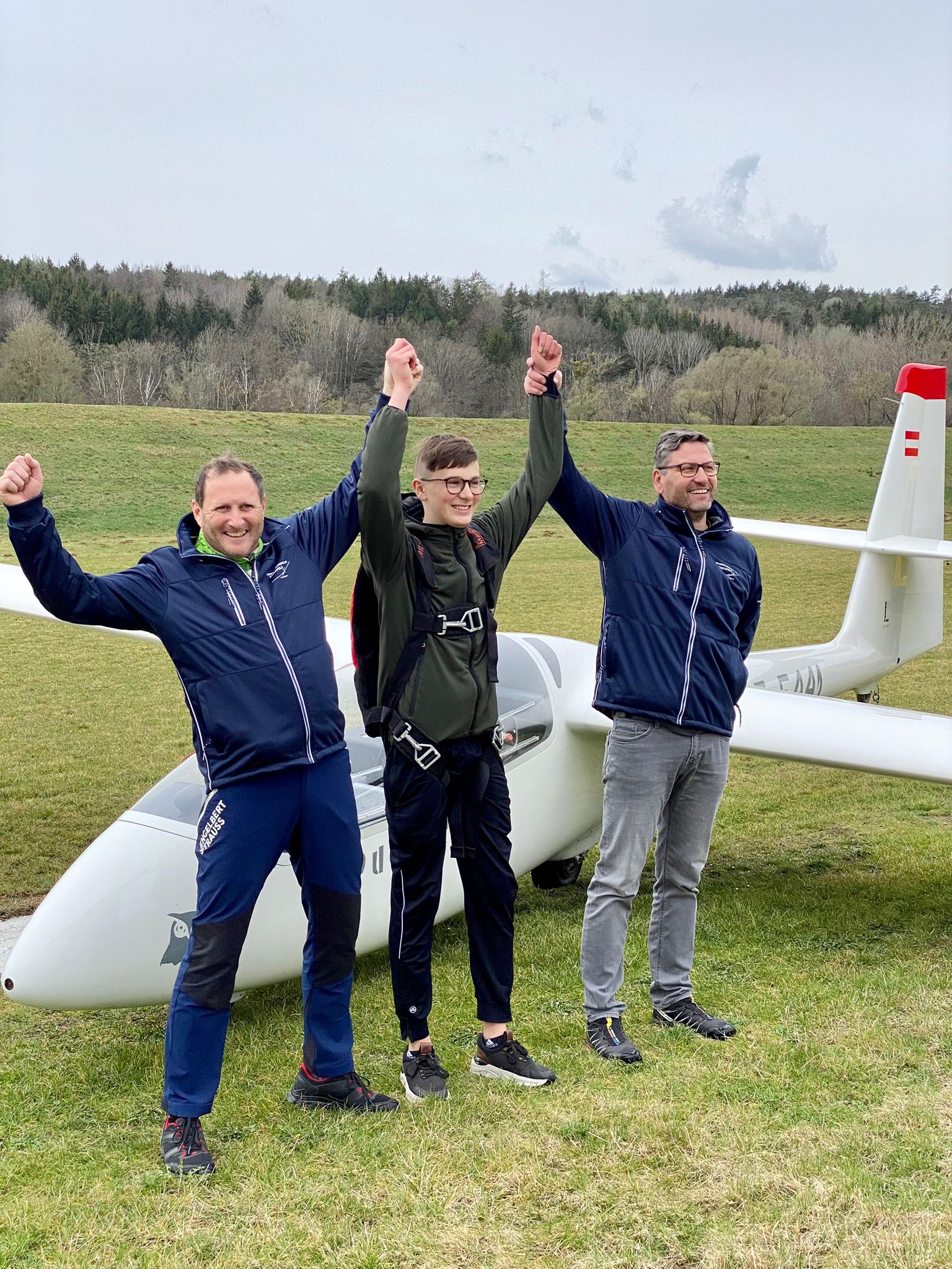 Mehr über den Artikel erfahren Ein guter Saisonstart – Julian machte den ersten Alleinflug!